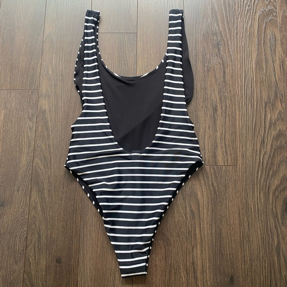 AERIE Super Scoop One Piece Swimsuit - Picture 5 of 9